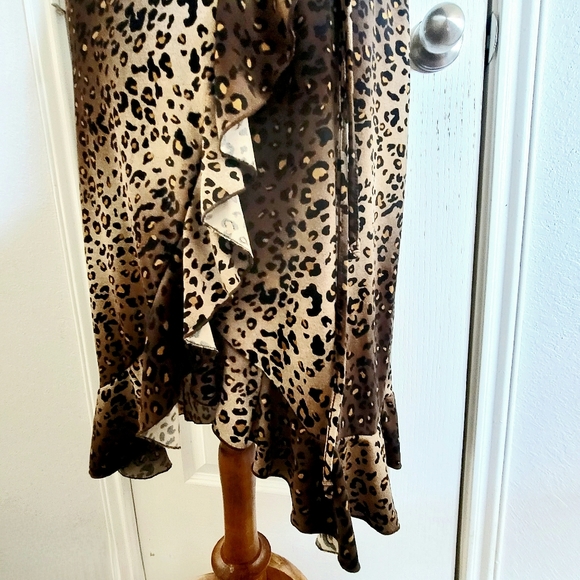 BCBG Paris Leopard Print Wrap 3/4 Bell Sleeves Dress Brown Black Tan L - Picture 10 of 15